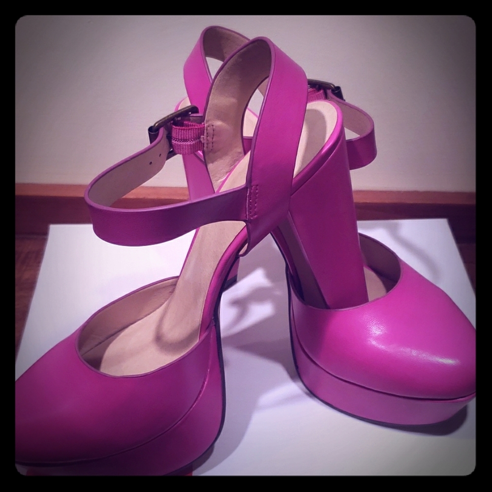 Pink "It's" platform heel